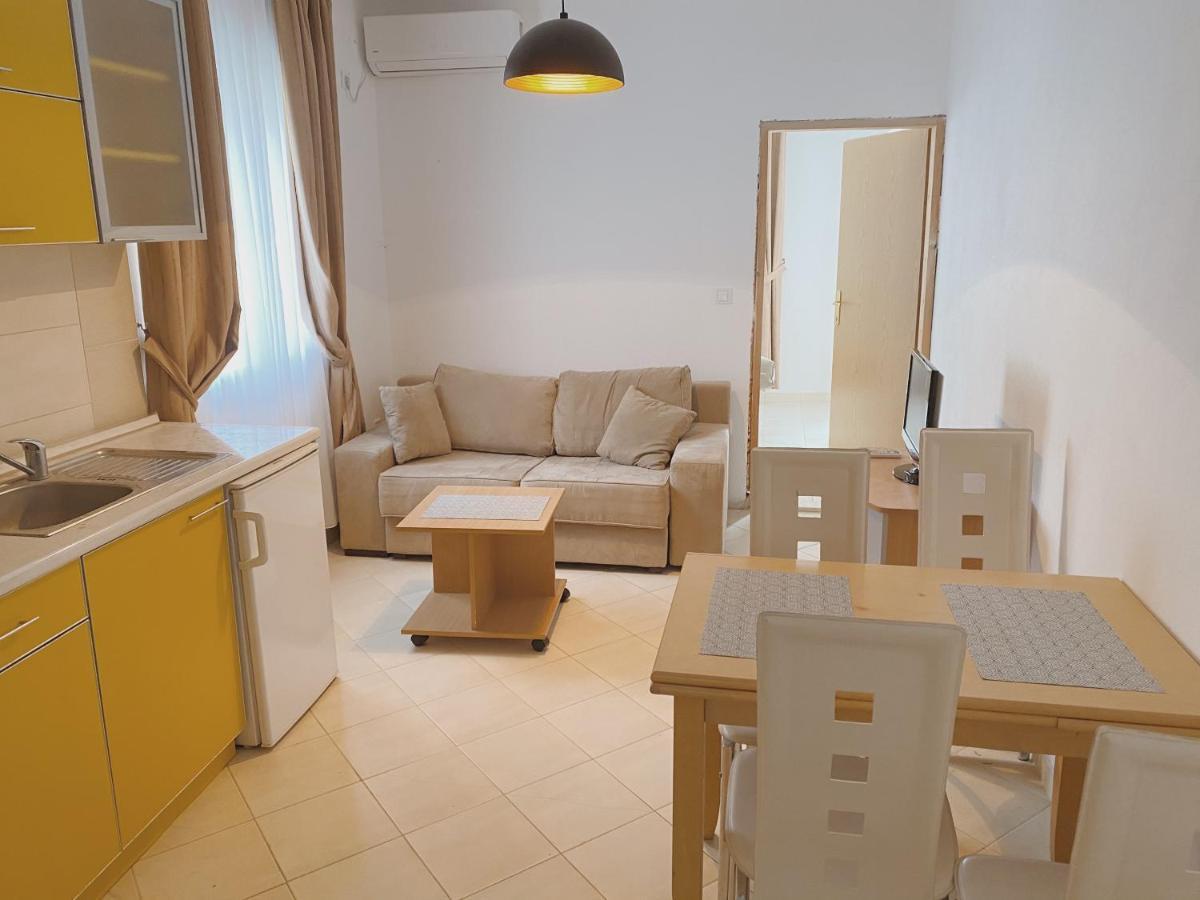 Apartment Sneki