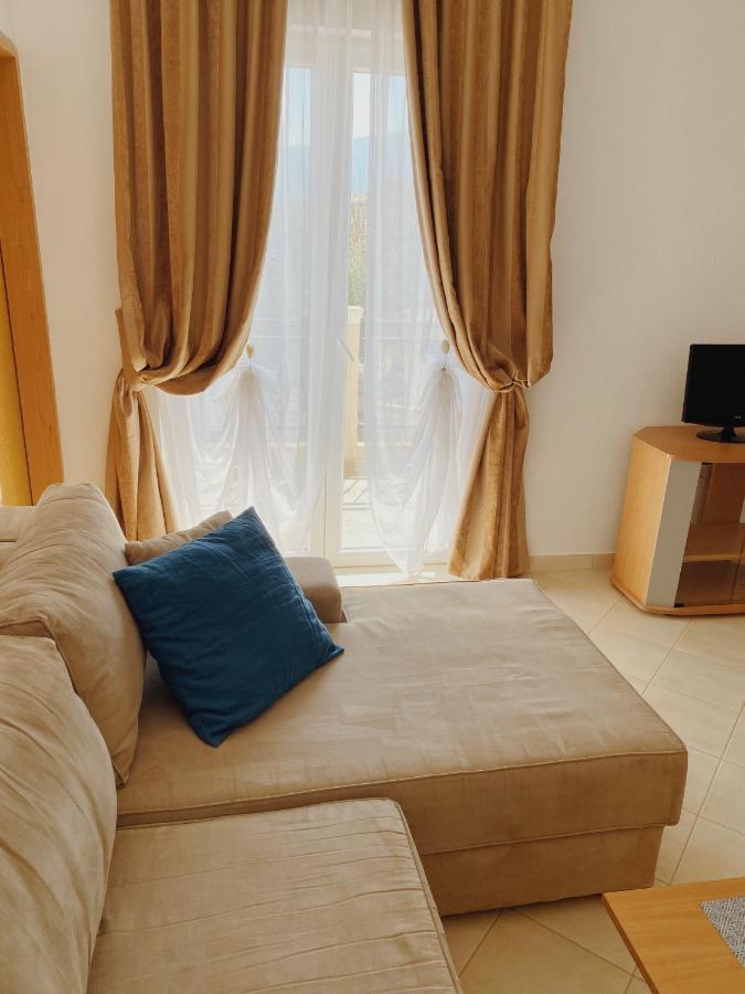Apartment Sneki
