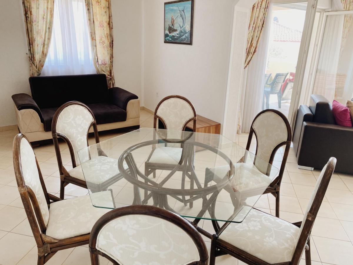 Sneki Apartment *